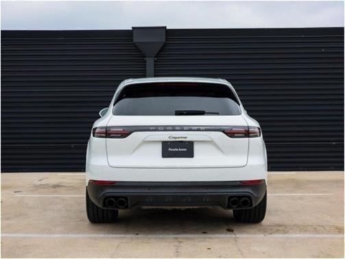 2023 Porsche Cayenne Platinum Edition