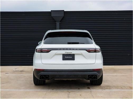 2023 Porsche Cayenne Platinum Edition