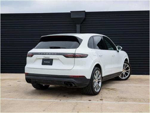 2023 Porsche Cayenne Platinum Edition