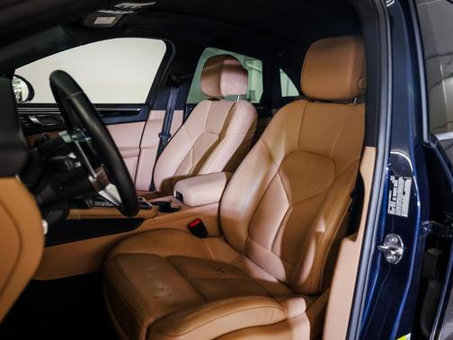 2020 Porsche Macan Base