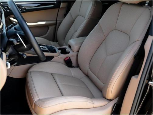2025 Porsche Macan T
