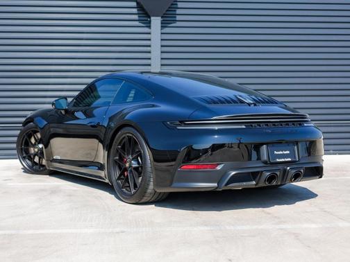 2025 Porsche 911 Carrera 4 GTS