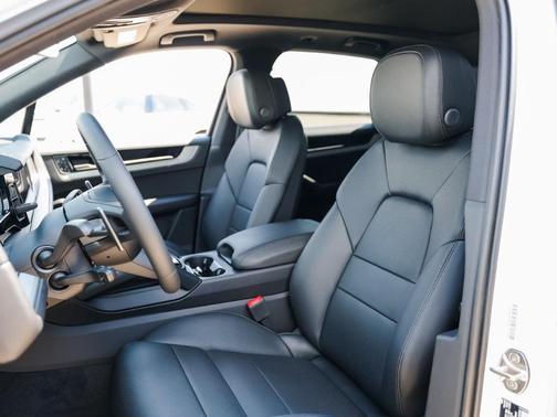 2025 Porsche Cayenne Base