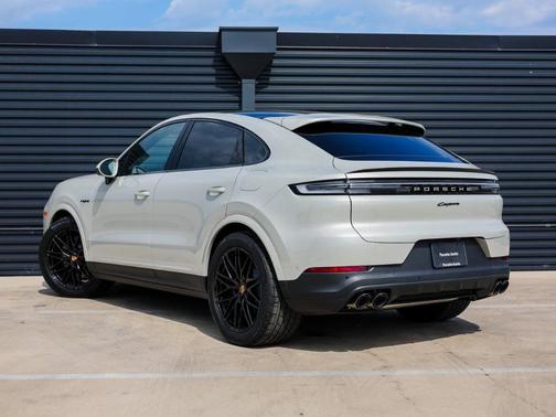 2025 Porsche Cayenne Base