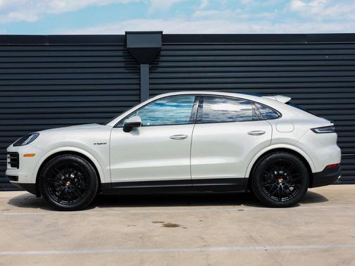 2025 Porsche Cayenne Base