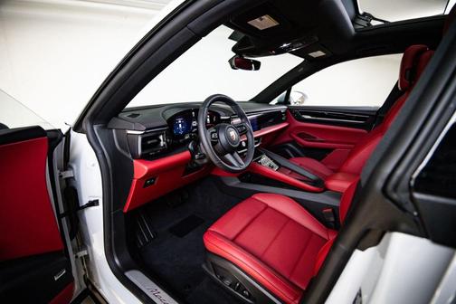 Ice 2026 Porsche Macan Base