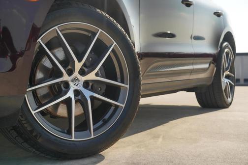 2024 Porsche Macan Base (PDK)