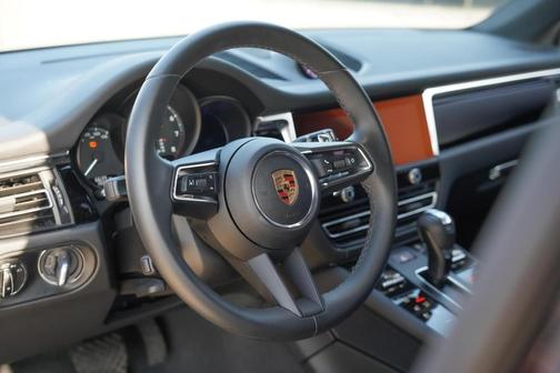 2024 Porsche Macan Base (PDK)