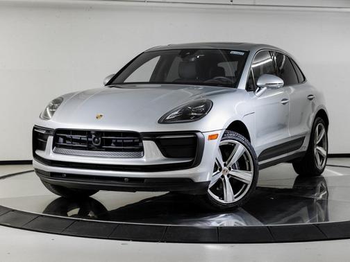 Dolomite Silver Metallic 2025 Porsche Macan