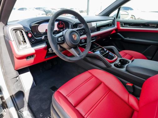 2025 Porsche Cayenne AWD