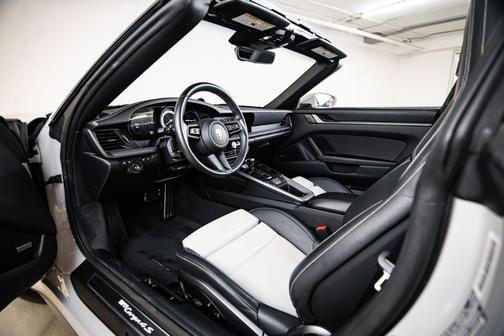 Chalk 2024 Porsche 911 Targa 4S