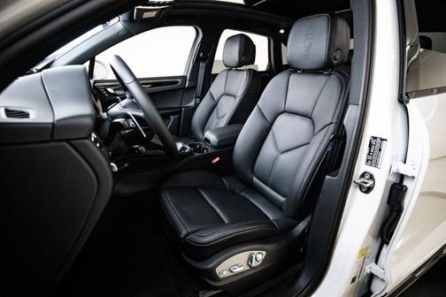 White 2026 Porsche Macan Base