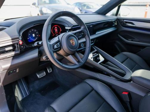 2025 Porsche Macan 4S