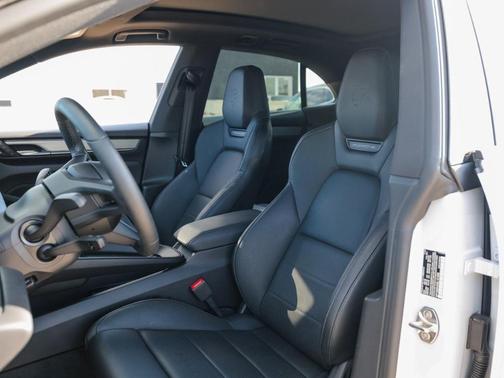 2025 Porsche Macan 4S