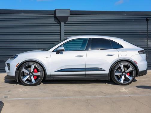 2025 Porsche Macan 4S