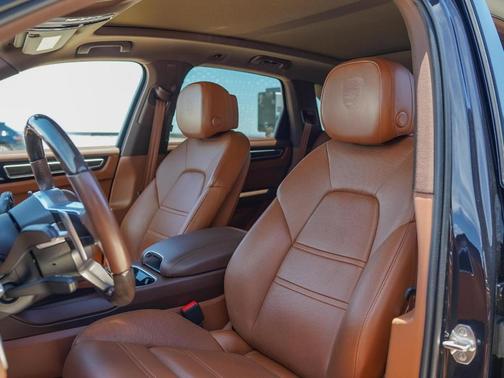 2022 Porsche Cayenne S Platinum Edition