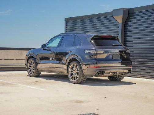 2022 Porsche Cayenne S Platinum Edition