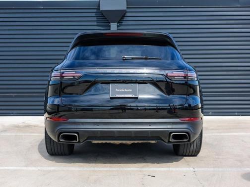 2023 Porsche Cayenne Base (Tiptronic)