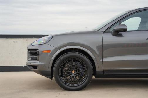 2025 Porsche Cayenne AWD