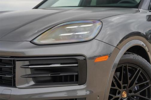 2025 Porsche Cayenne AWD