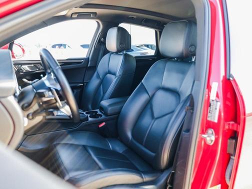 2021 Porsche Macan Base