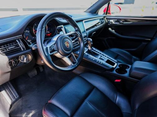 2021 Porsche Macan Base