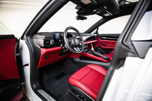 Ice 2026 Porsche Macan Base
