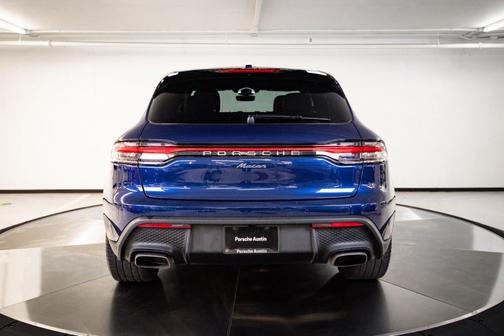 Gentian Blue Metallic 2025 Porsche Macan