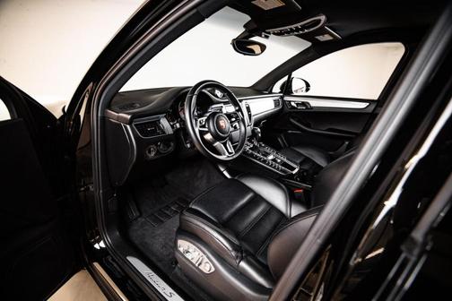 Black 2016 Porsche Macan S