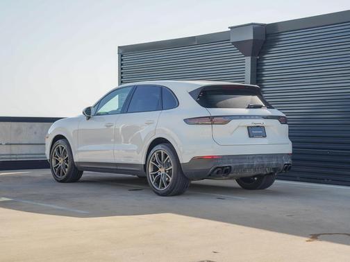 2023 Porsche Cayenne S Platinum Edition