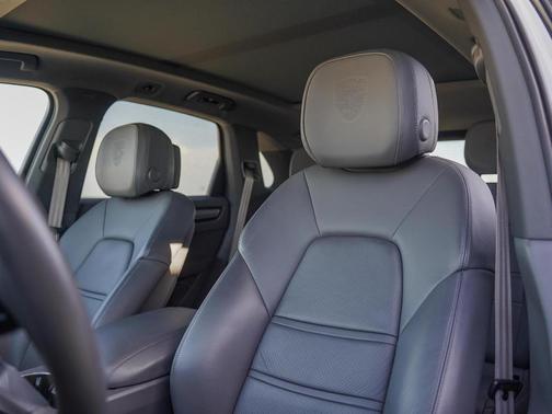 2023 Porsche Cayenne S Platinum Edition