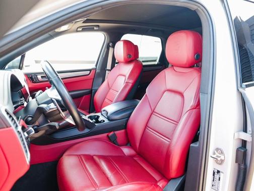 2022 Porsche Cayenne Platinum Edition