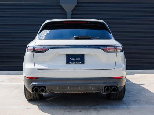 2022 Porsche Cayenne Platinum Edition