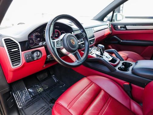 2022 Porsche Cayenne Platinum Edition