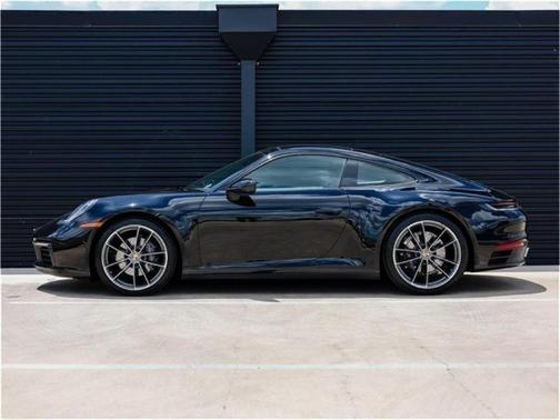 2022 Porsche 911 Carrera