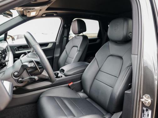 2025 Porsche Cayenne Base