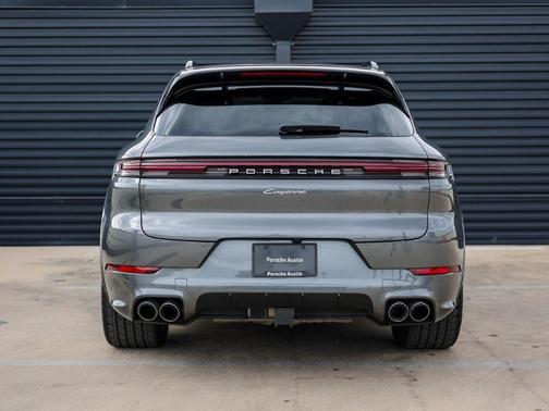 2025 Porsche Cayenne Base