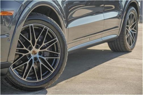 2025 Porsche Cayenne Base