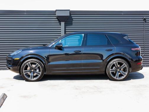 2022 Porsche Cayenne Platinum Edition