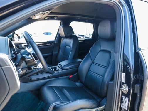 2022 Porsche Cayenne Platinum Edition