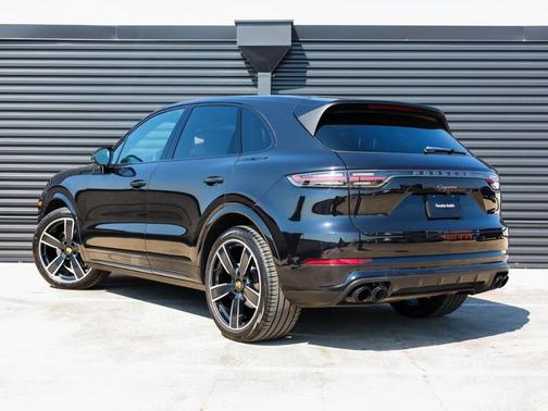 2022 Porsche Cayenne Platinum Edition