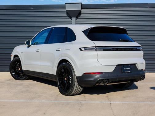 2025 Porsche Cayenne AWD