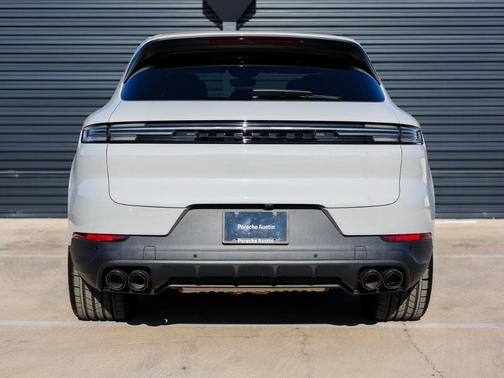 2025 Porsche Cayenne AWD