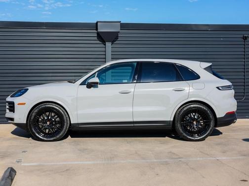 2025 Porsche Cayenne AWD