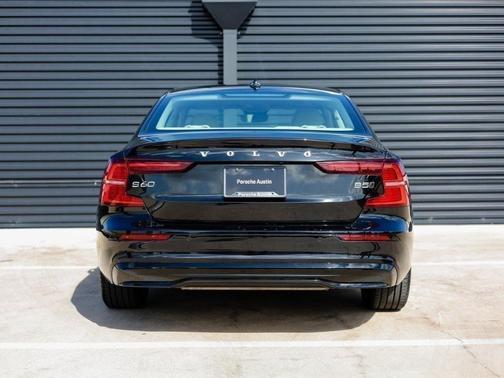 2024 Volvo S60 B5 Plus Dark Theme