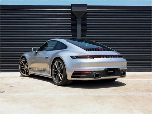 2022 Porsche 911 Carrera