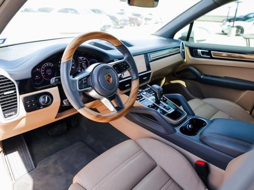 2023 Porsche Cayenne Platinum Edition
