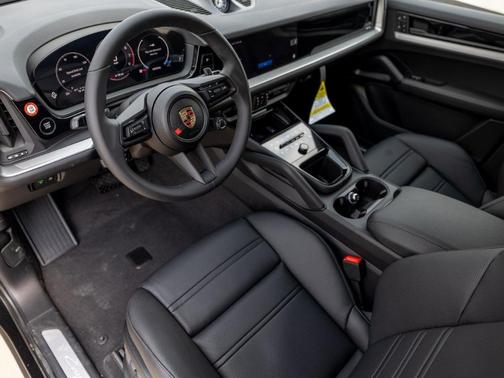 2025 Porsche Cayenne AWD
