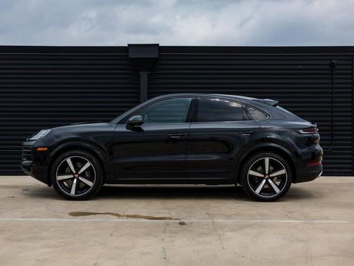 2025 Porsche Cayenne AWD