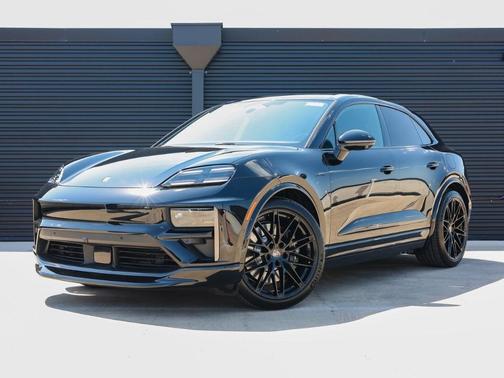 2025 Porsche Macan Turbo